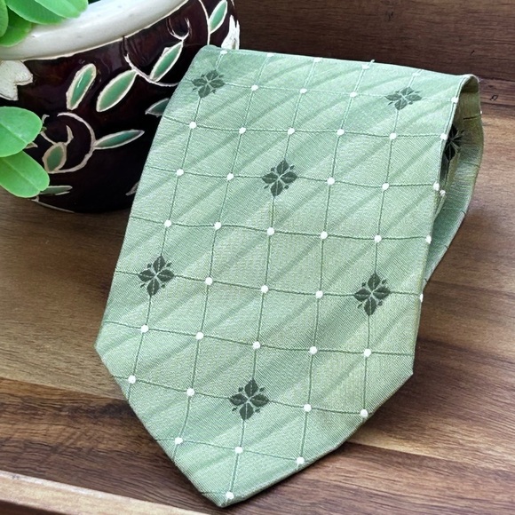 Valentino Silk Green Necktie - Picture 1 of 8